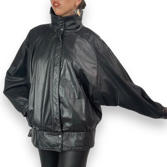 ❌SOLD❌ 1980's black leather batwing jacket by COMINT ARGENTINA - Picture 2 of 14